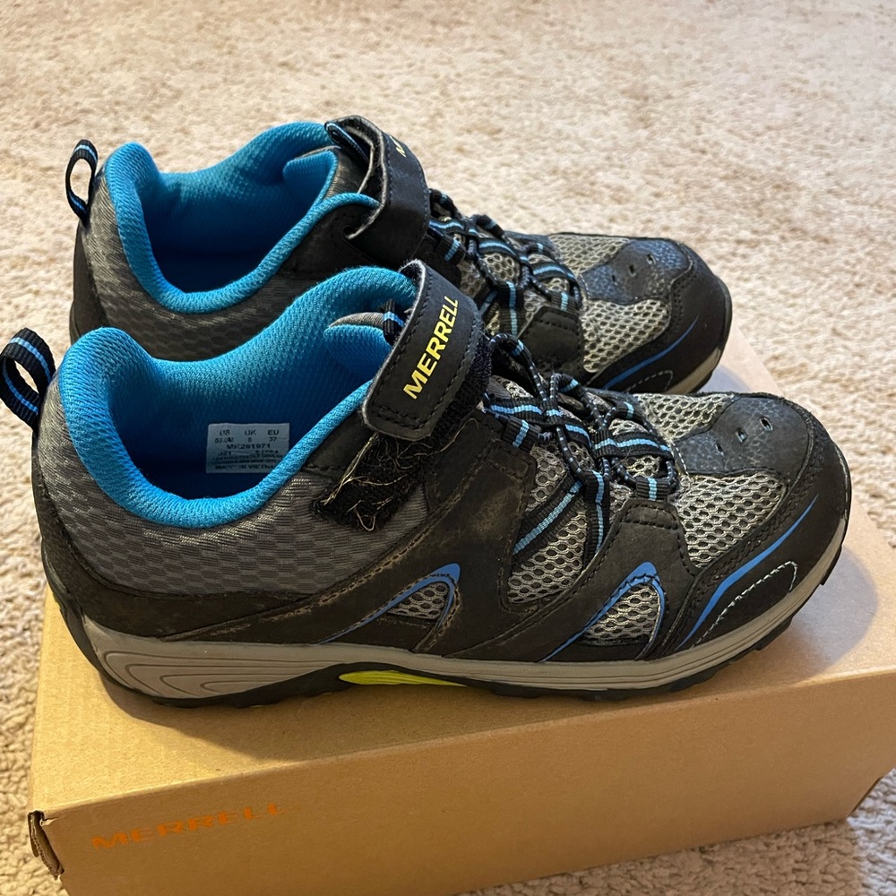 Merrell shoe kids size 6 blue. Worn only a few times.
